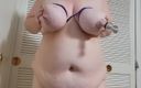 Virgie Blanca: Obrovská prsa! Velká kráska zkouší svazování a svorky na bradavky