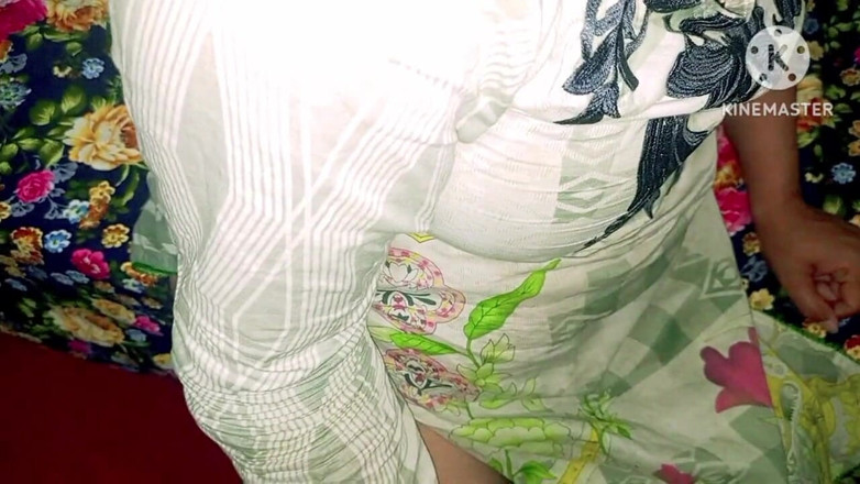 Lubnawife: Büyük götlü üvey anne evde yalnızdı ve ikna oldu