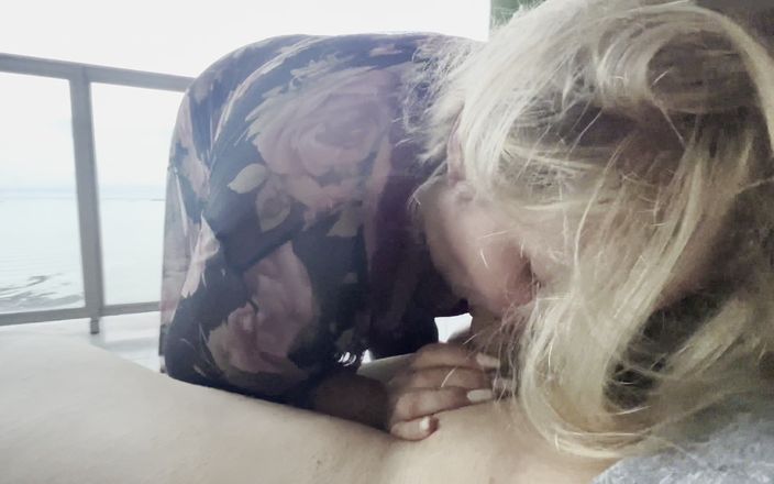 DaddysLittleSluts: BBW żona Obciąganie spust połykać z uśmiechem!