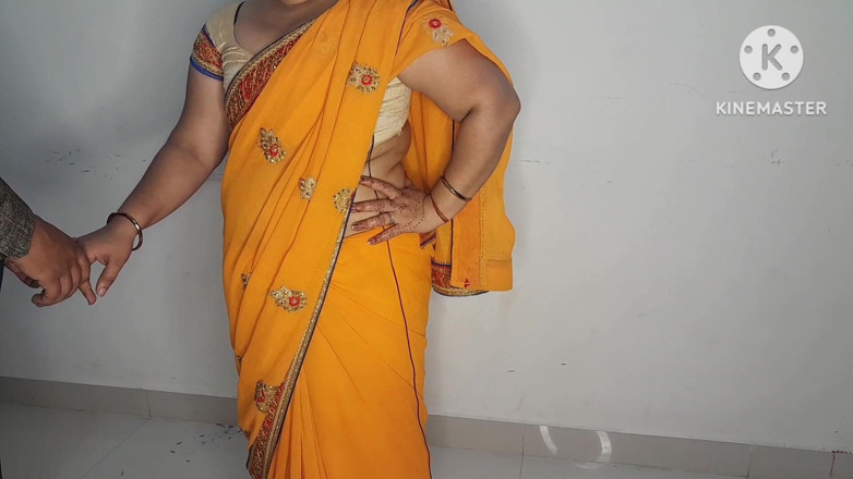 Salmaan001: सौतेली मम्मी सौतेले पापा की गैरमौजूदगी में सौतेला बेटा रोमांस हिंदी में।