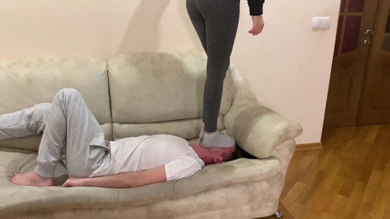 Petite Princesses Femdom: asli charam sir krash kroor maalkin Kira dvara men khare...
