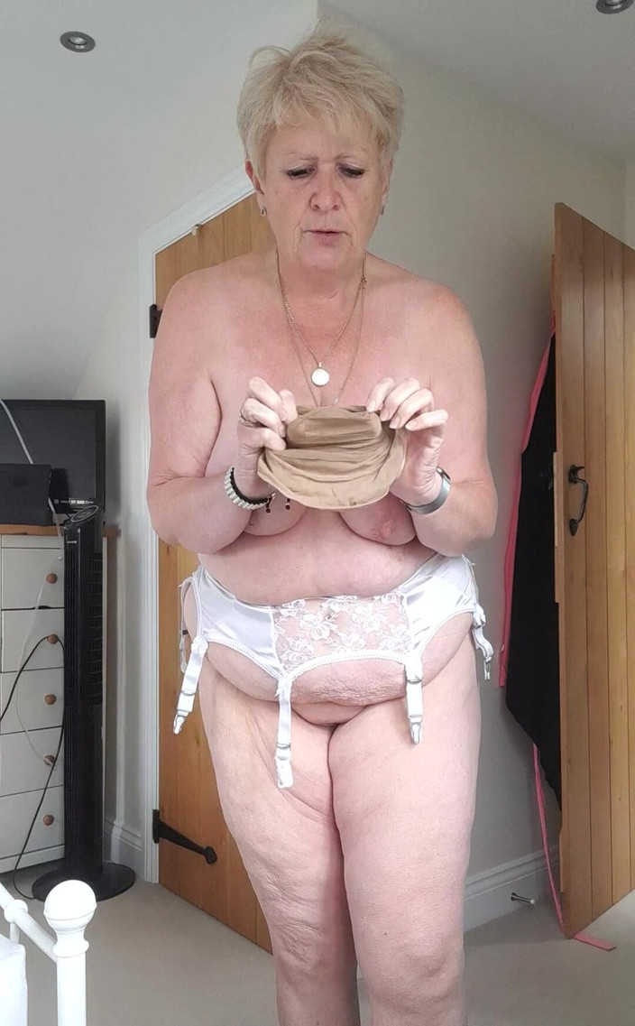 Uk Joolz: Nové nylonové punčochy