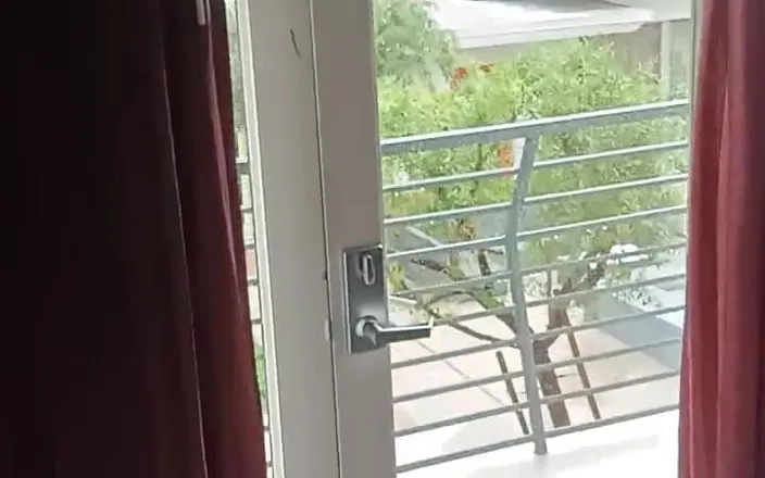 Sexy possum: Quick Hotel Jerk off and Cum