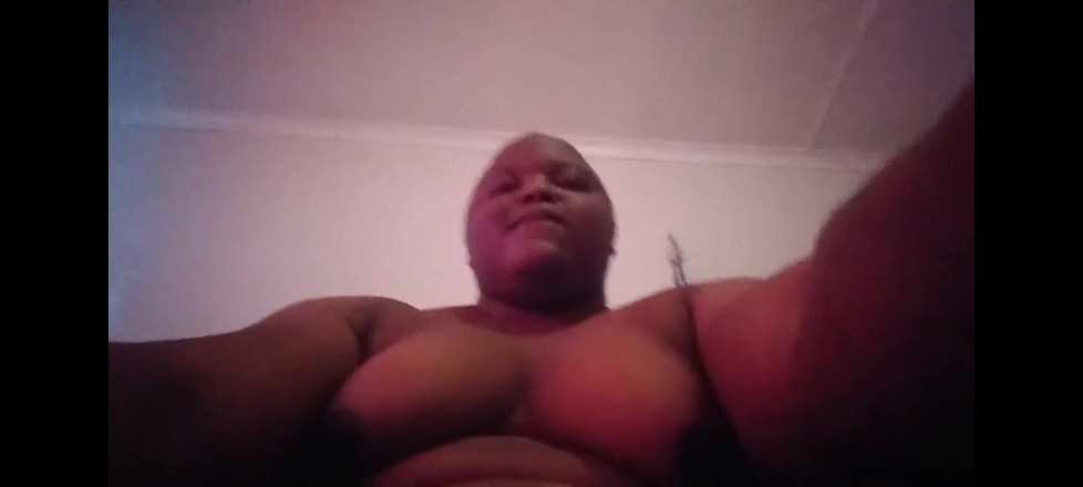 Eleasihle Esma: Transgénero grandota rosa compilación