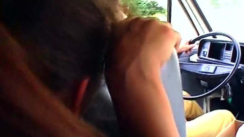 ORGASMX: Napalona brunetka MILF Palce kapiące cipki w przygodzie na tylnym...