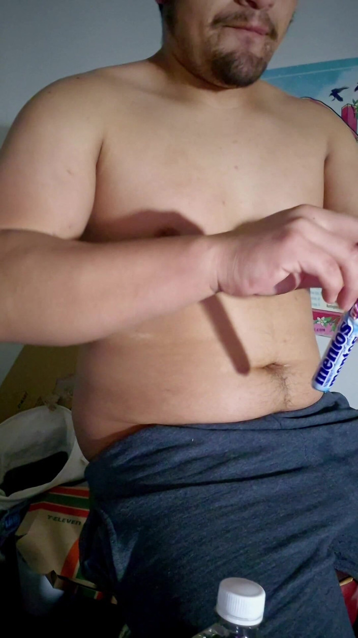 NakyJoss: Ventre ok avec Pepsi et Mentos, ventre engorgé