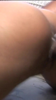La alegre chica negra Nina Nicole y su lithe body bailan al son de la bbc