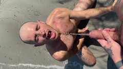 davidedpxxx: 伸展我的小穴并在户外喝尿