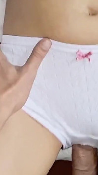 L'influencer tiktok a malapena legale urla dal suo patrigno per aver scoparla