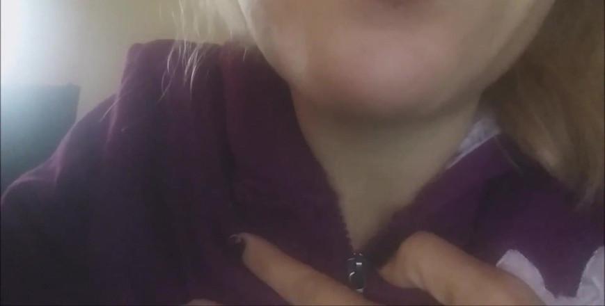 savannahamatoriale: I Found Some Dirty Toilet Pics on Your Pc, Darling...but...