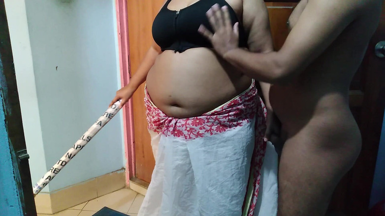 Aria Mia: Tamil peituda e grande bunda de sari tia recebe duro...