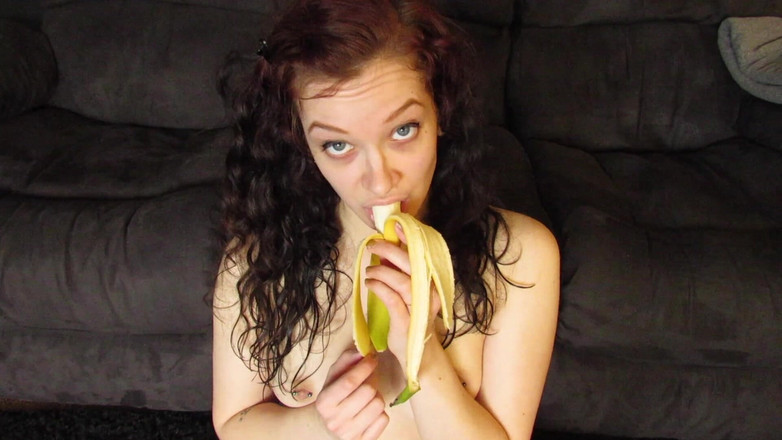 Veggiebabyy: Jedzenie banana, podczas gdy patrzę na ciebie