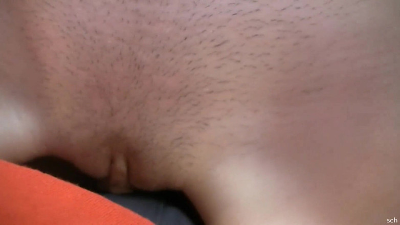 Hard raw sex: chapti huee larki apne premi ko sukha rahi hai