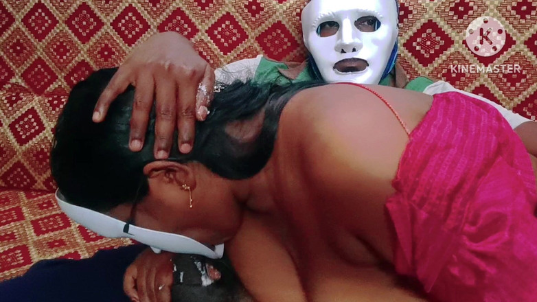 Sweethoneybgl: Indianca Desi Bhabhi a dat o muie frumoasă și înghite sperma când...