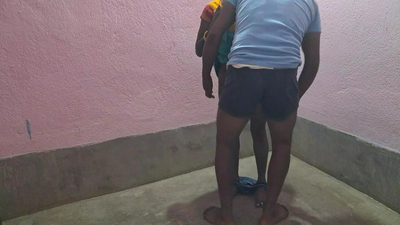 Trilokinath: Hubungan seks hasband dan istri di rumah india