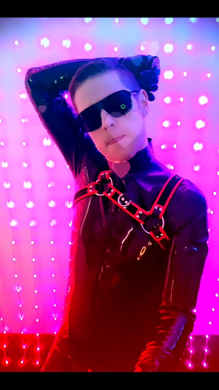 Roman Heart: Vide Clip Outtake for My New Reellatexrubberblackstyle