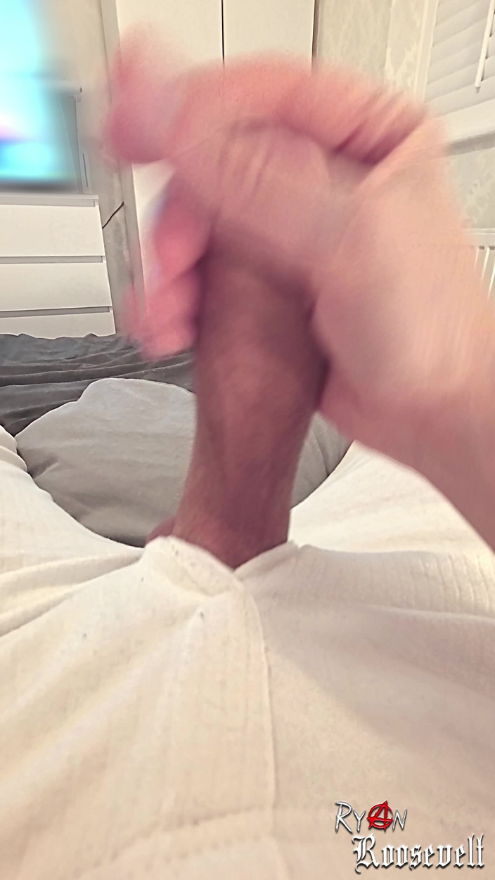 Ryan Roosevelt: Вечірня дрочка з гучним оргазмом