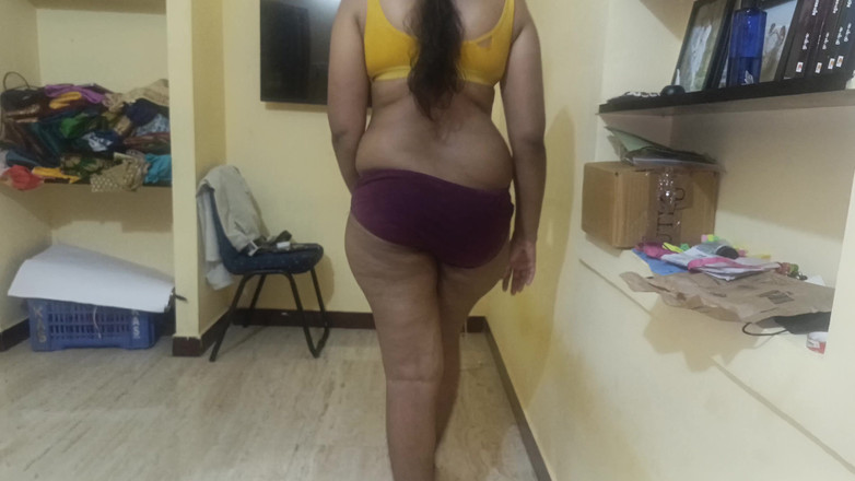 Pushpa studio: घर पर अकेले चलना