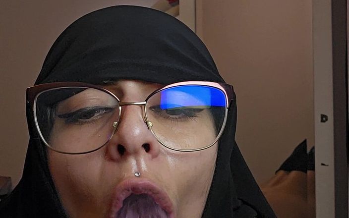 MiaNIqab: Dmuchanie mojego dildo, podczas gdy mówię niegrzeczne rzeczy Mia Niqab