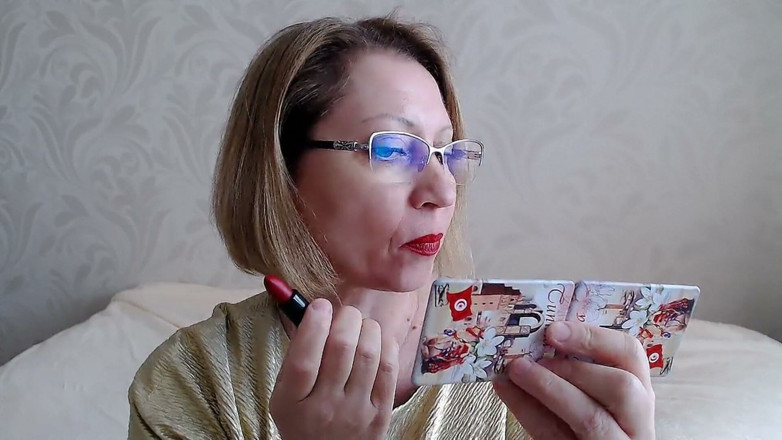 Dream Factory: Aplikace červených rtěnek