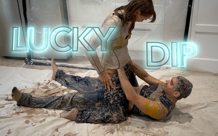 Wamgirlx: 服ラッキーディップリバースワムとセックス