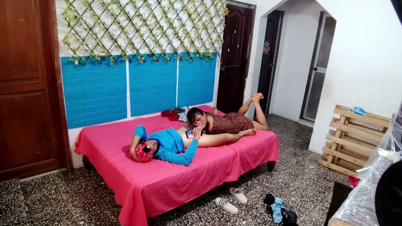 NEGRITA SEXY: 쾌락을 위해 남자를 사용하고 개인 테이프를 촬영하는 미시 여자. 1부