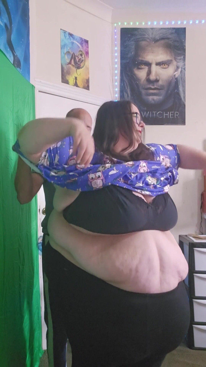 SSBBWLadyBrads: Ditelanjangi oleh hunter ssbbw