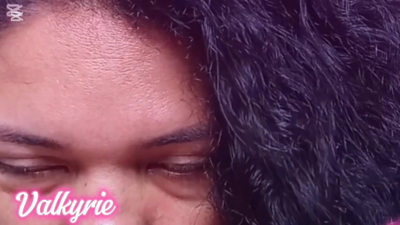 Valkyrieandluigy: Грудаста робить мінет