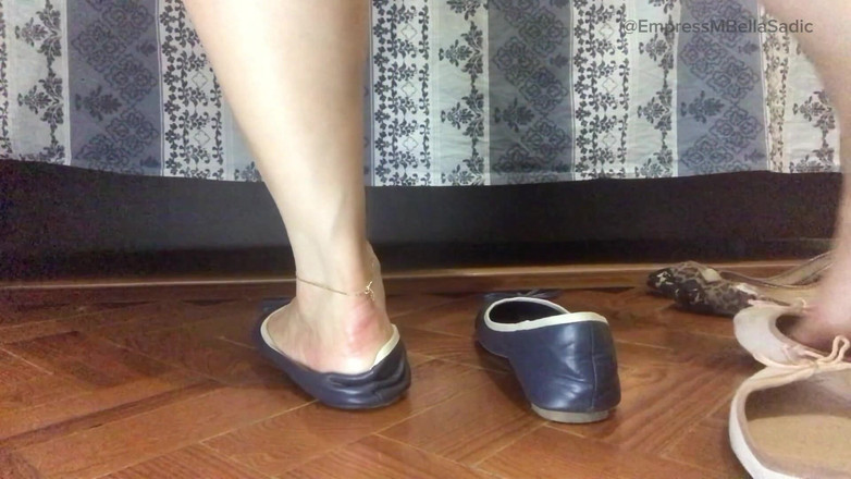 Empress Bella Sadic: Permainan sepatu yang menjuntai empress bella