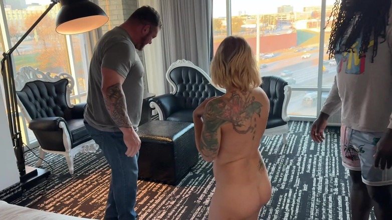 Cutikatxoxo: Sneaky MILF Gets Caught