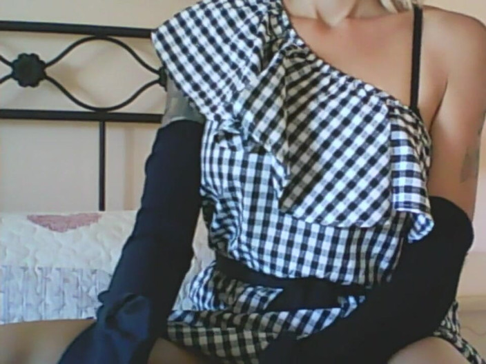 savannahamatoriale: Хочешь подрочить своим носком? Дрочка носками?