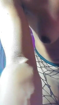 美しいタイツいたずらなブロンドの女の子は、より大きなディルドUmtil大きな潮吹きアロットパパラブに乗る