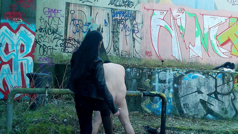 Lady Luciana Di Domizio: Utomhus vad i slavbollarna