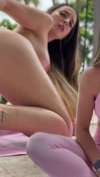 สาวผมทองหุ่นเพอร์เฟกต์โยคะโป๊โชว์หี! - Abbylove7