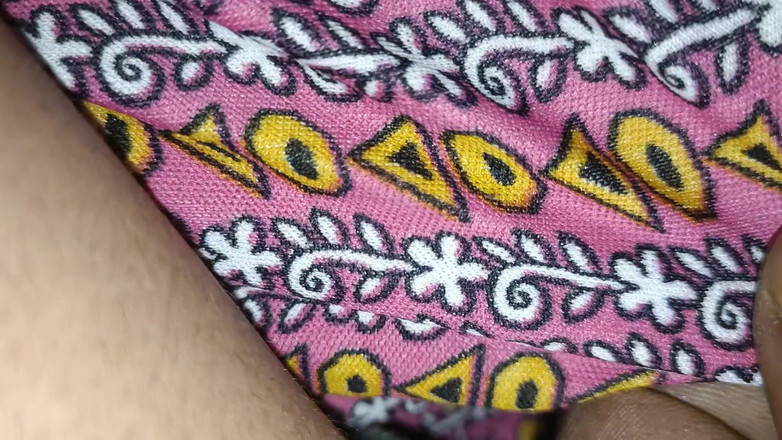 Catchybusty: na posteli s jeho nevlastním bratrancem