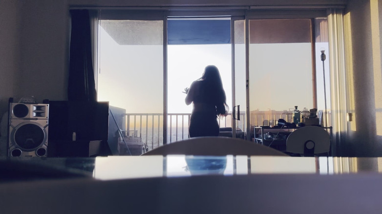 ToXxXiicBarbiie: Een Mexicaanse Barbiie die een liefdeslied zingt