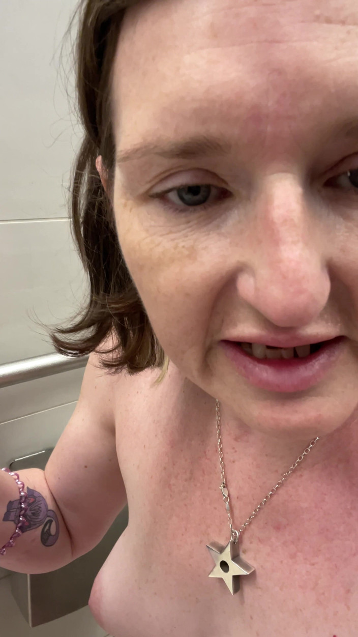 Pissing Paradise: Stage Fright Whilst Naked in New York!