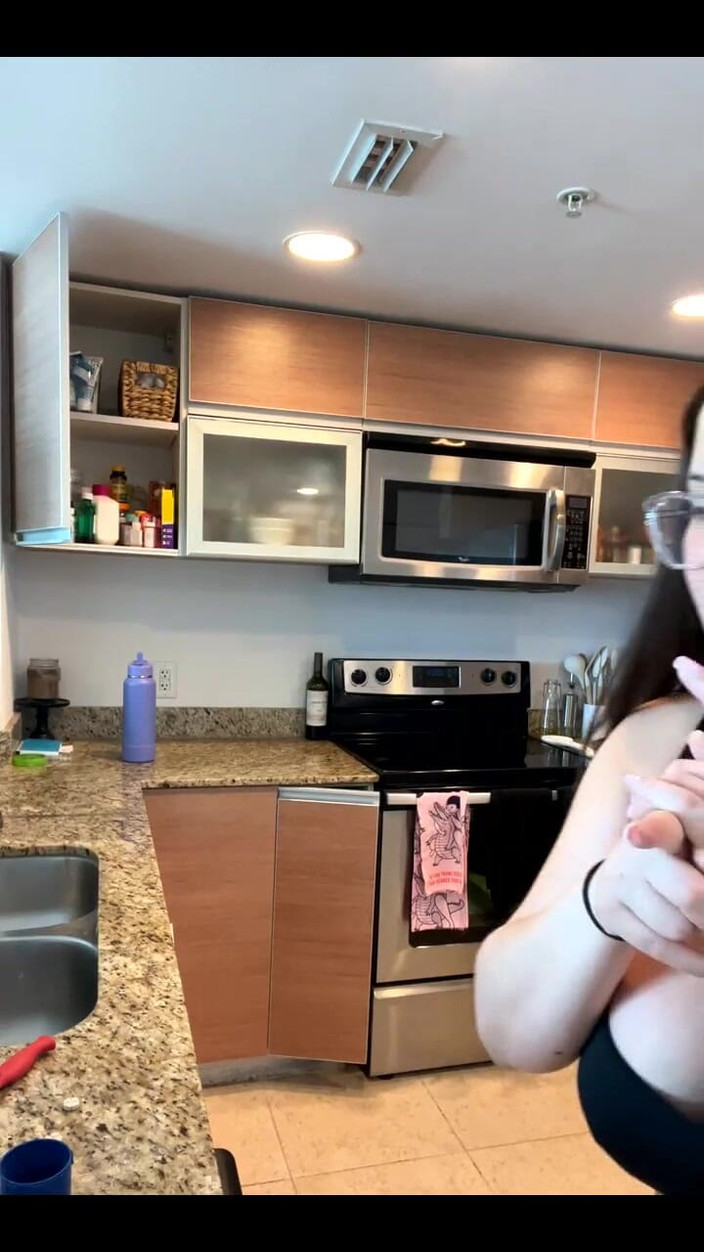 Dani Valentina: Bts: live streaming nonton bareng dani