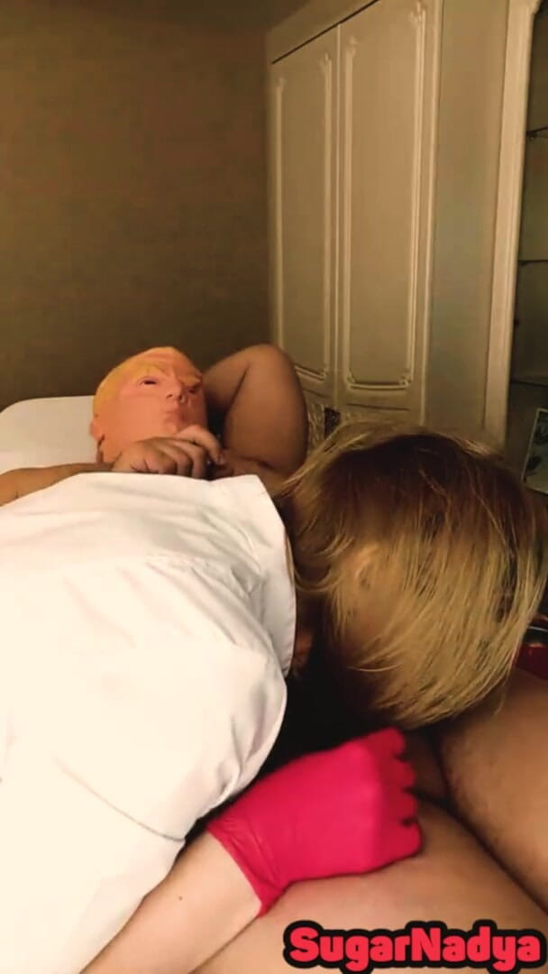 SugarNadya: Mistress SugarNadya ssała grubego penisa po woskowaniu