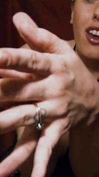 Dominare feminină fără sutieni cu palme pe față cu vedere la persoana 1 - fetiș cu clip personalizat