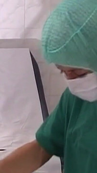 Maduras senhoras transformam exame médico em brincadeira lésbica molhada