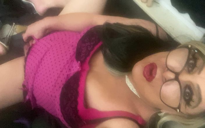 Krissy Sweets: Krissy Sweets लंड की अंगूठी और गांड चुदाई खिलौने का उपयोग कर रही है
