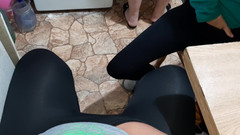 Lesbian-candys: Honíme si k naší macechě, zatímco vaří večeři - lesbické candys