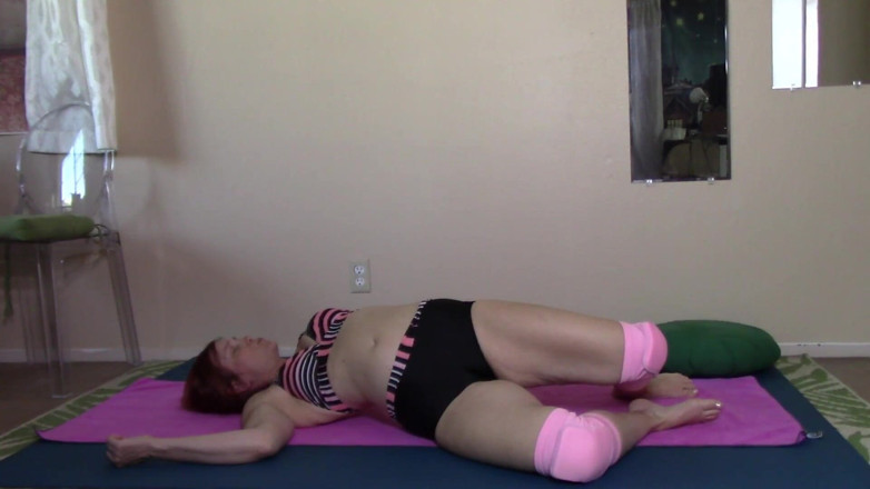 Aurora Willows: Frog pose