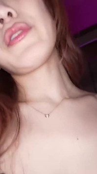bare stanon vaali do vivaahit mahilaon ke saath hot vasant samooh drishy, raatonraat tivr muthbher kee choot men viry vaale shanon ki or le jaati hai