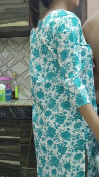 Mẹ kế xinh đẹp Ấn Độ âm hộ và đít bị con trai kế đụ mạnh trong khi anh ấy ở trong nhà bếp để quyến rũ