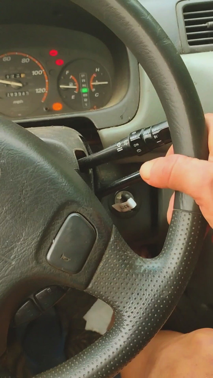 Lolatmylilpeepee: Nude Driving to Work