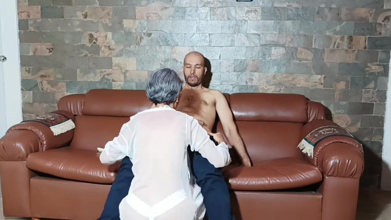 Swingersamateur40: अब और मत छिपाना, आप मुझे कभी भी चोद सकते हैं जब आप उस बड़े लंड के साथ चाहते हैं।