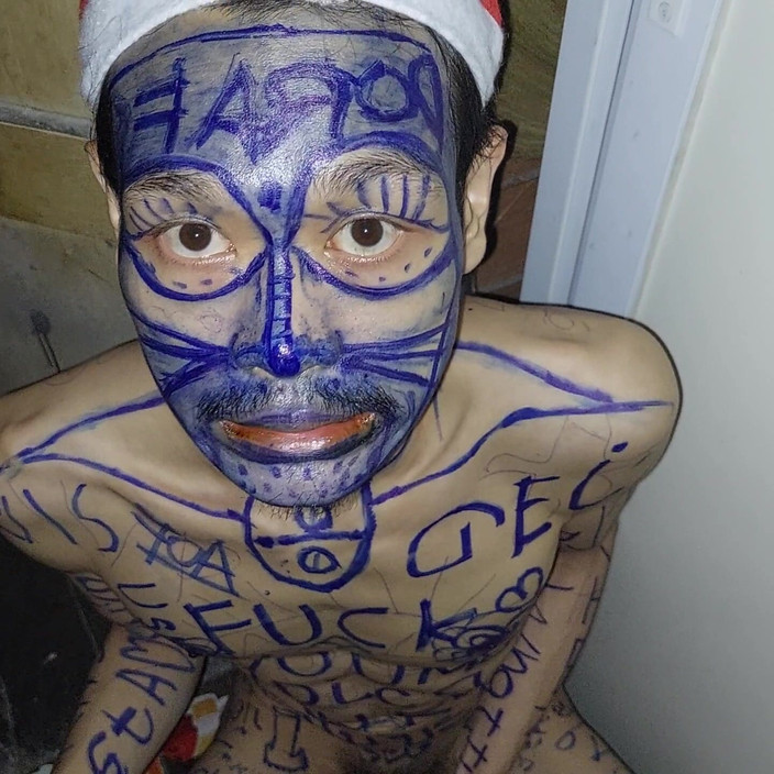 Clown likes to play with colors: Capturados como uma prostituta