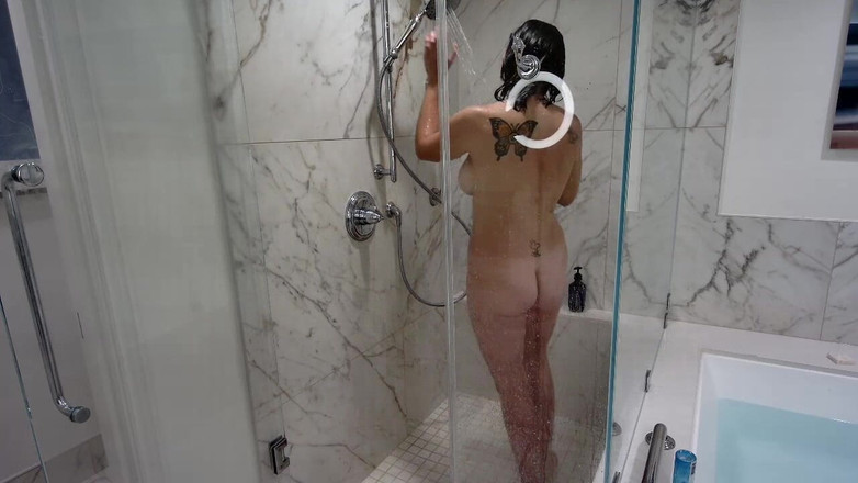 Suzy Wylde: Bts sinh nhật bất ngờ &amp; bài học lặn lội